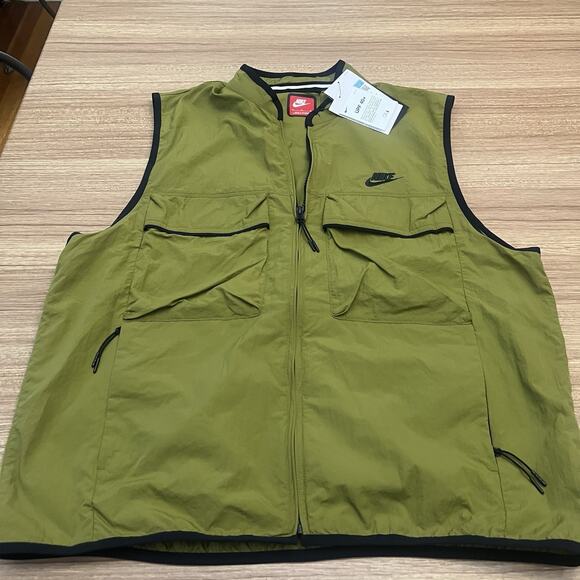 New Nike Vest Mens Medium Green Tech Woven Utility Nylon FZ0748-307 Full Zip - Picture 1 of 5